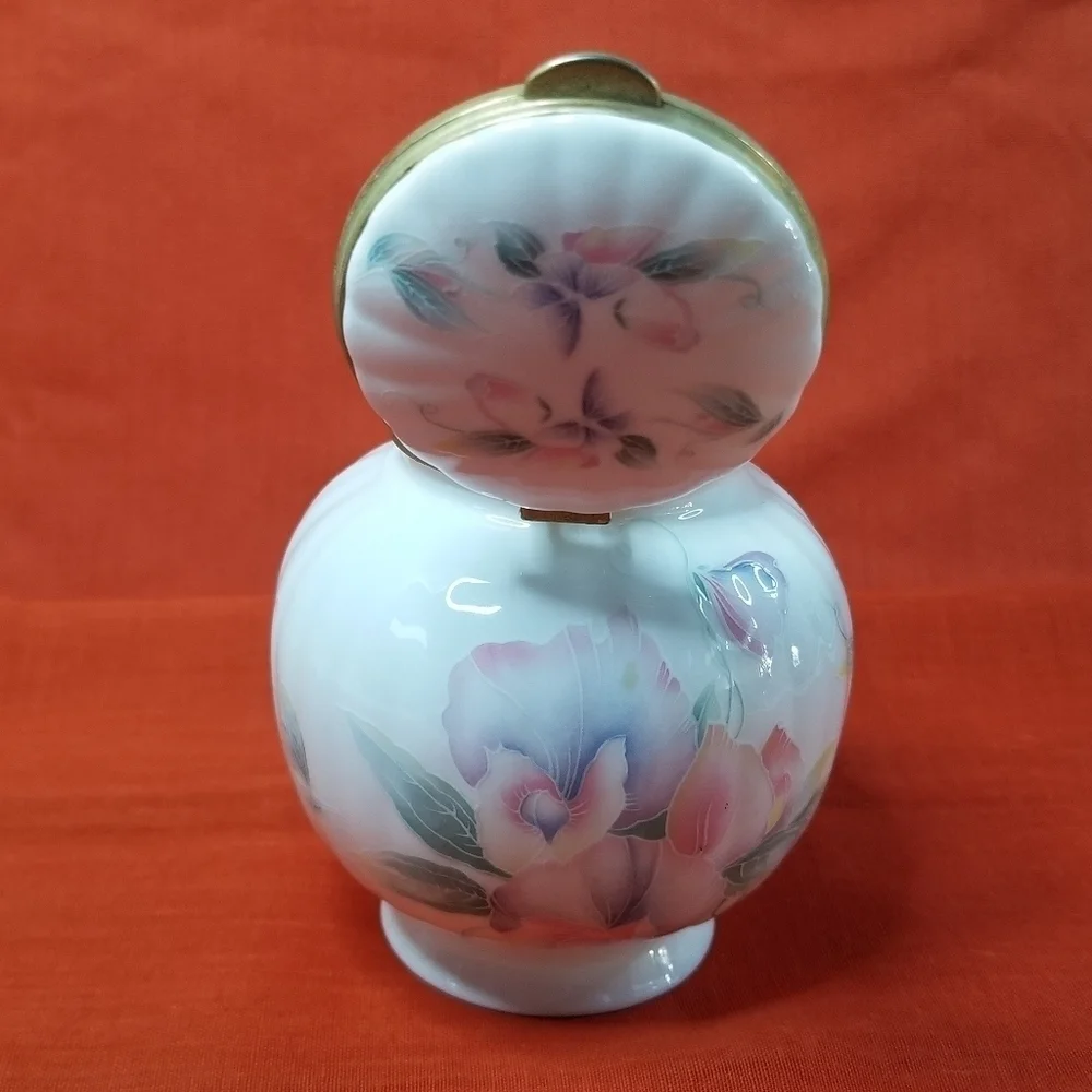 Aynsley White Floral Lidded Ginger Jar  